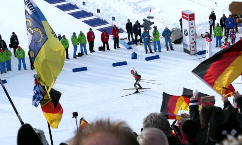 Biathlon-race-start-crowd